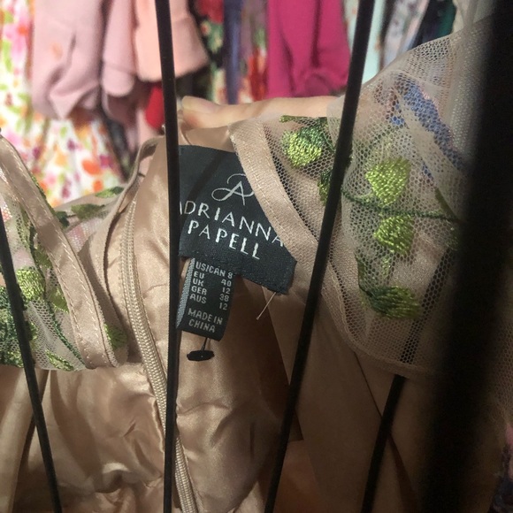 Stunning embroidery dress 👗 - Picture 3 of 5